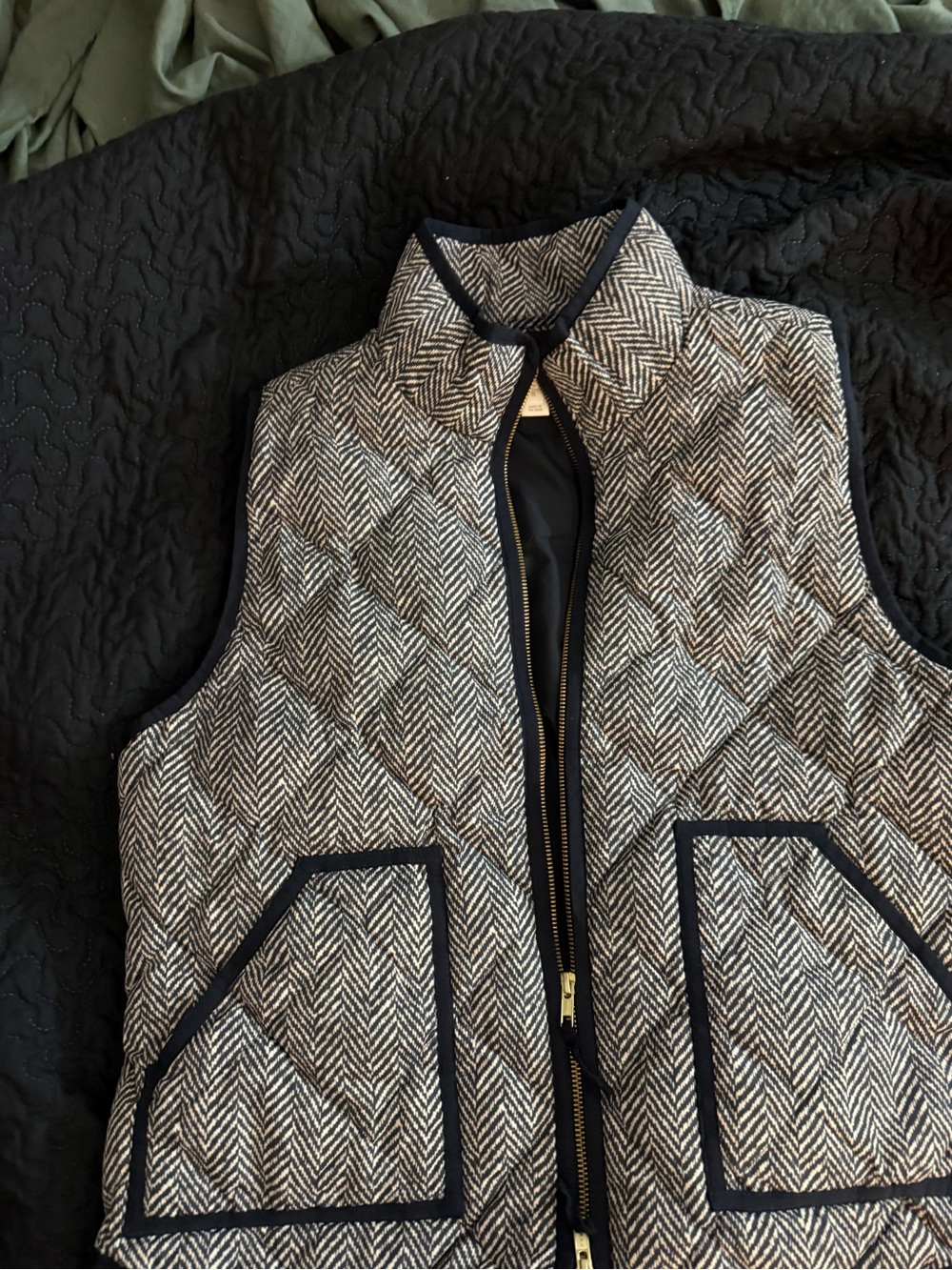 Women’s Quilted  Herringbone Vest - Black & White